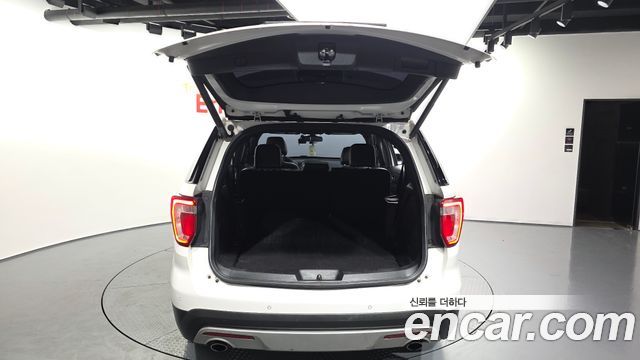 Ford Explorer 2017 — photo 20