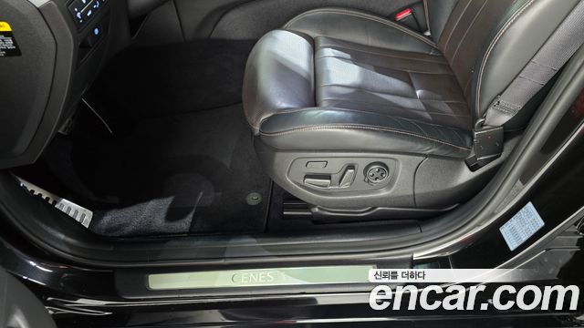 Genesis G80 2018 — photo 32