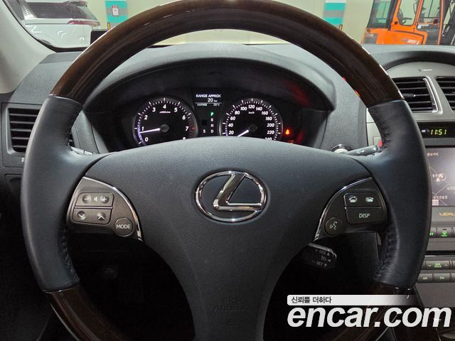Lexus ES 2011 — photo 11
