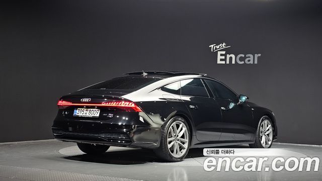 Audi A7 2022 — photo 2