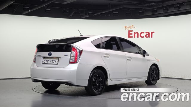 Toyota Prius 2013 — photo 2