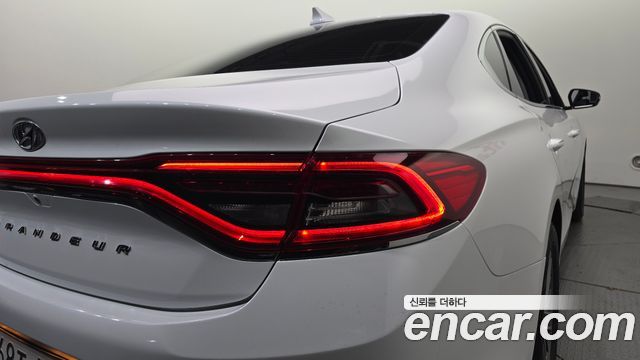 Hyundai Grandeur 2017 — photo 9