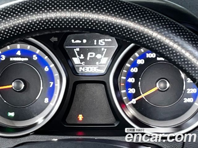 Hyundai AVANTE 2016 — photo 11