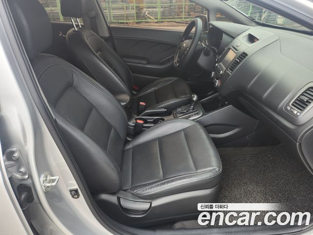 Kia K3 2015 — photo 7