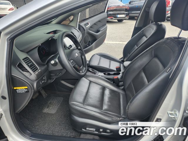 Kia K3 2015 — photo 8
