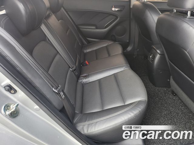 Kia K3 2015 — photo 9