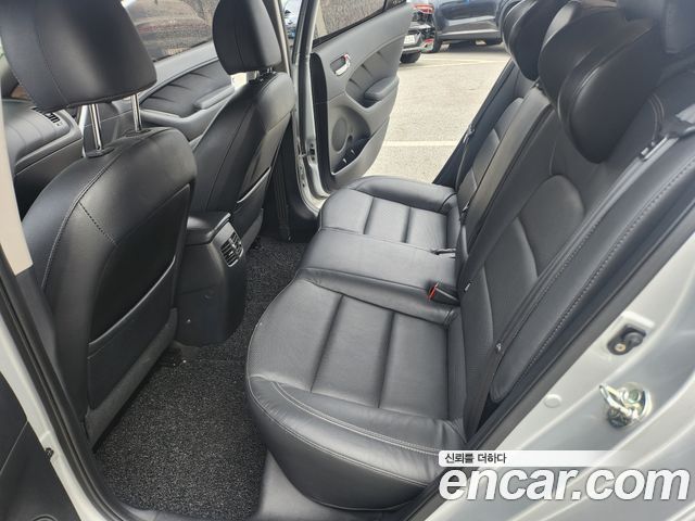 Kia K3 2015 — photo 10