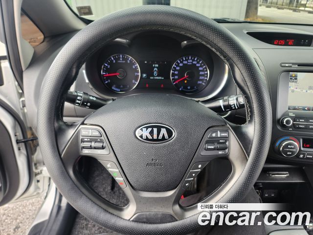 Kia K3 2015 — photo 12