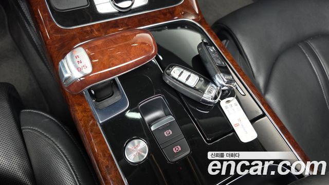 Audi A8 2012 — photo 9