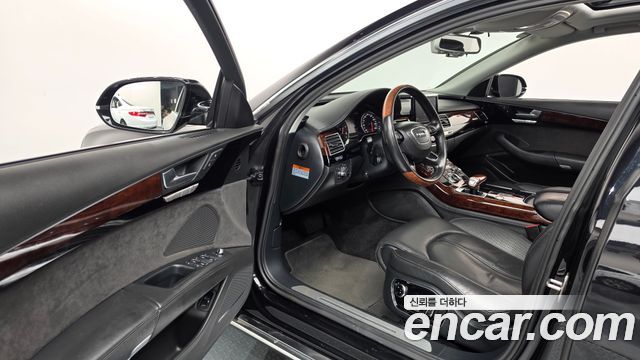 Audi A8 2012 — photo 10