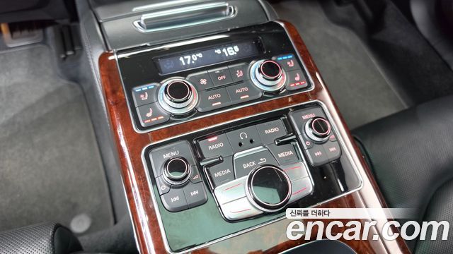 Audi A8 2012 — photo 17