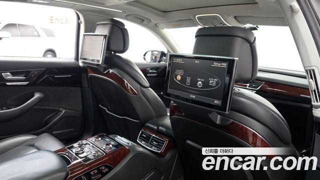 Audi A8 2012 — photo 18