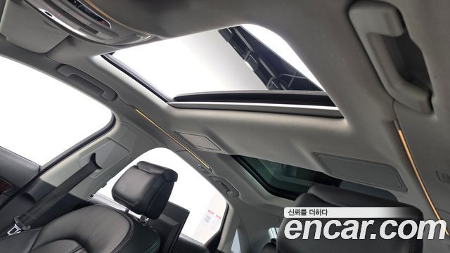 Audi A8 2012 — photo 19