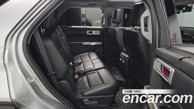 Ford Explorer 2021 — photo 18