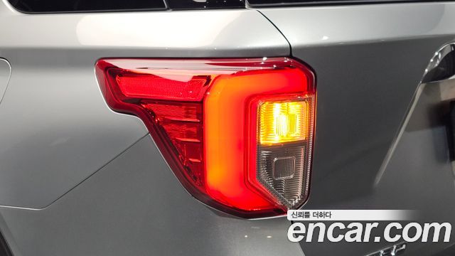 Ford Explorer 2021 — photo 9