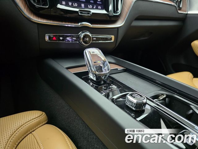 Volvo XC60 2024 — photo 9