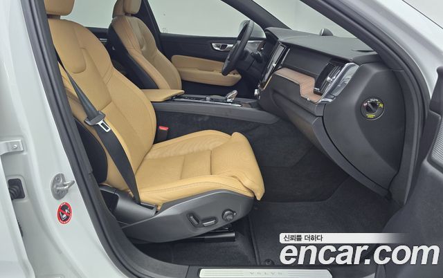 Volvo XC60 2024 — photo 11