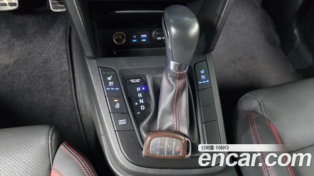 Hyundai AVANTE 2018 — photo 12