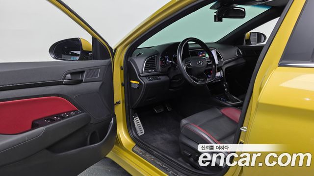 Hyundai AVANTE 2018 — photo 13