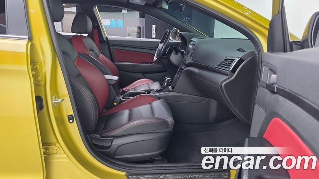 Hyundai AVANTE 2018 — photo 17
