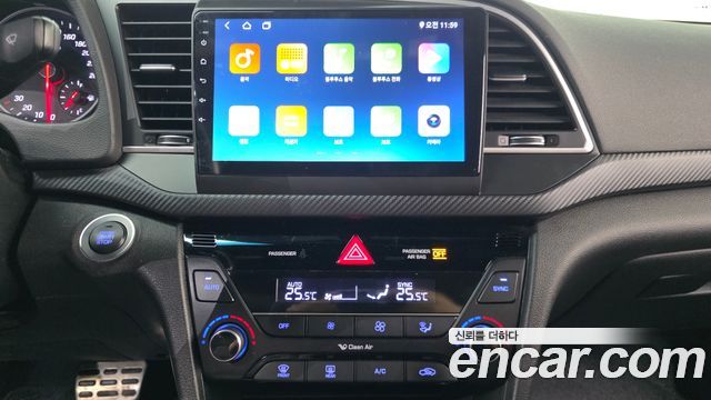 Hyundai AVANTE 2018 — photo 20