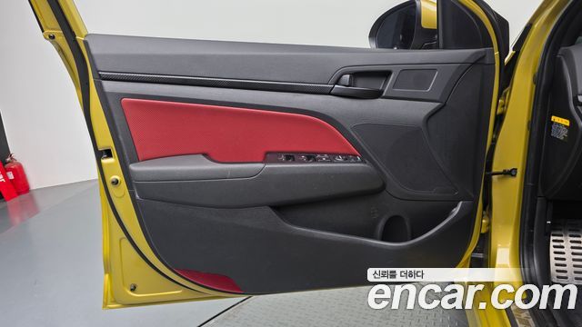 Hyundai AVANTE 2018 — photo 14