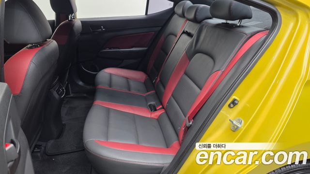 Hyundai AVANTE 2018 — photo 16