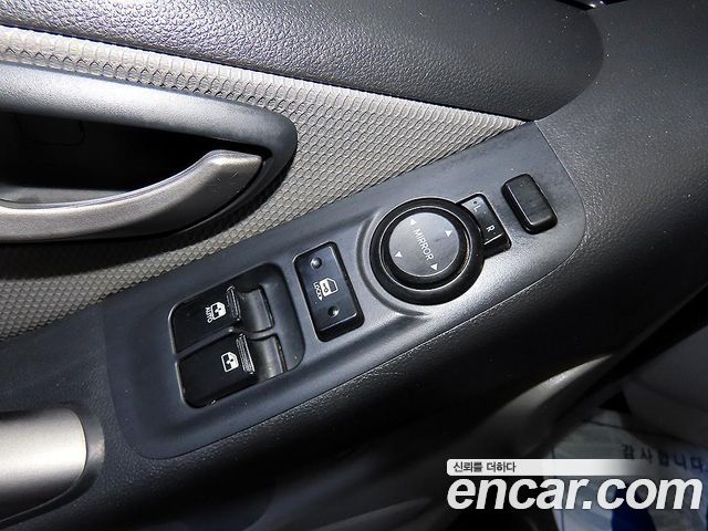 Hyundai Starex 2011 — photo 12