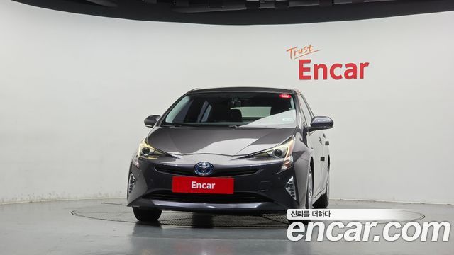 Toyota Prius 2017 — photo 3
