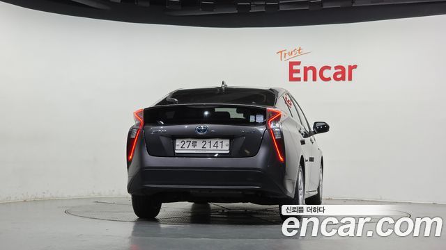 Toyota Prius 2017 — photo 4