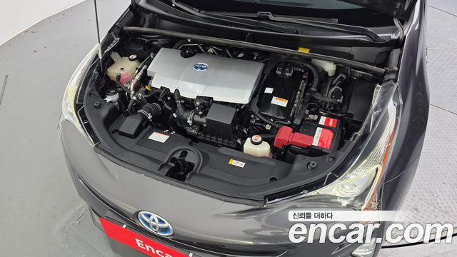 Toyota Prius 2017 — photo 6
