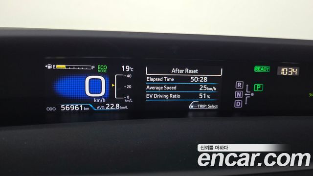 Toyota Prius 2017 — photo 8