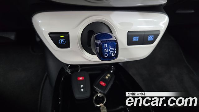 Toyota Prius 2017 — photo 9