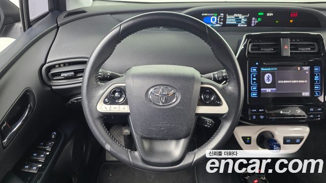 Toyota Prius 2017 — photo 13