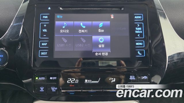 Toyota Prius 2017 — photo 14