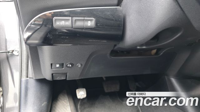 Toyota Prius 2017 — photo 18