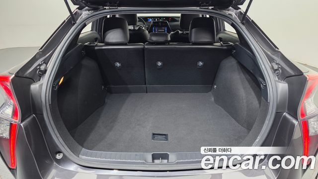 Toyota Prius 2017 — photo 20
