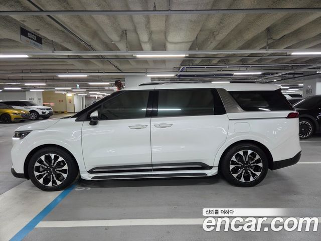 Kia Canival 2023 — photo 4
