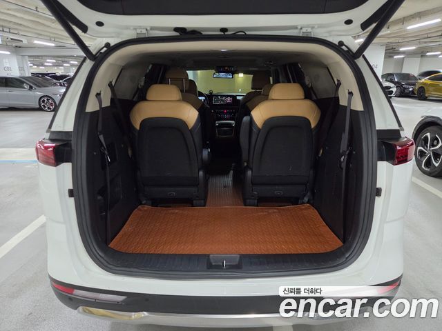 Kia Canival 2023 — photo 5