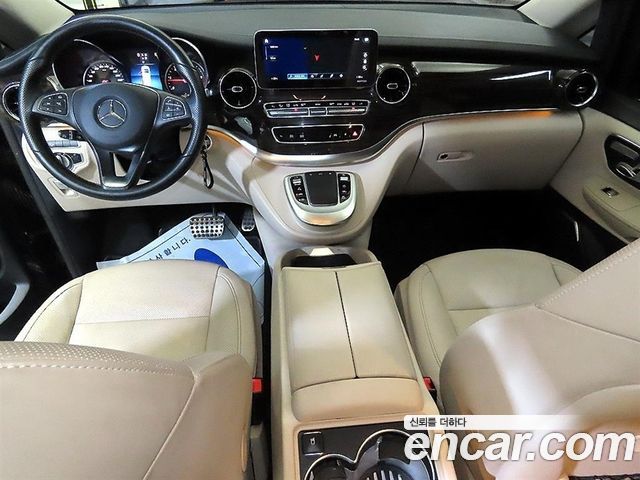 Mercedes-Benz V-Class 2021 — photo 6