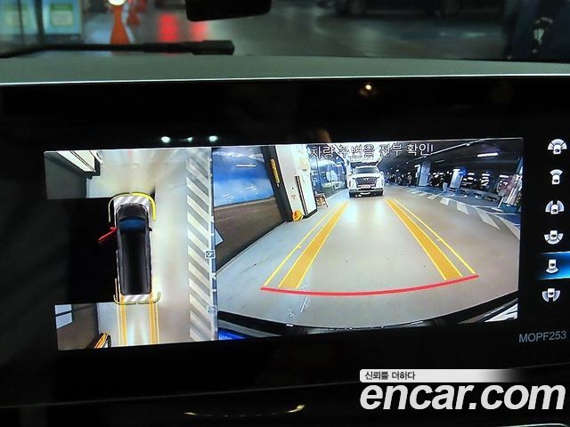 Mercedes-Benz V-Class 2021 — photo 14
