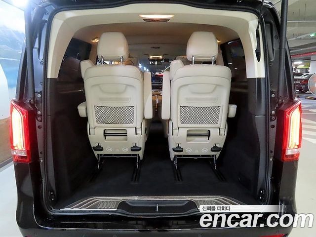 Mercedes-Benz V-Class 2021 — photo 15