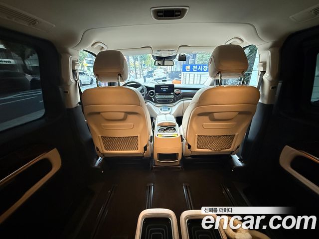 Mercedes-Benz V-Class 2021 — photo 19