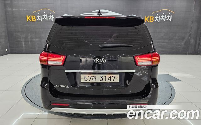 Kia Canival 2018 — photo 2
