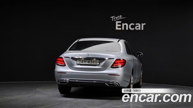 Mercedes-Benz E-Class 2017 — photo 4