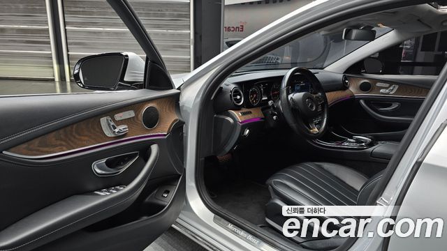 Mercedes-Benz E-Class 2017 — photo 10
