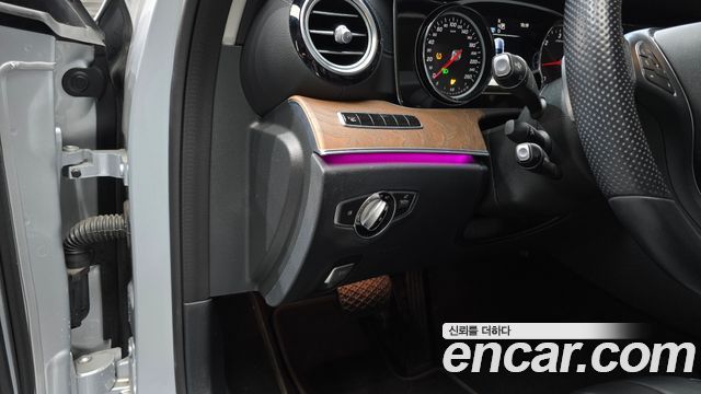 Mercedes-Benz E-Class 2017 — photo 16
