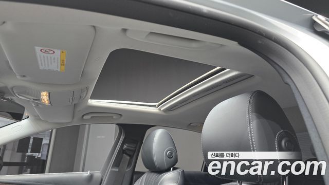 Mercedes-Benz E-Class 2017 — photo 19