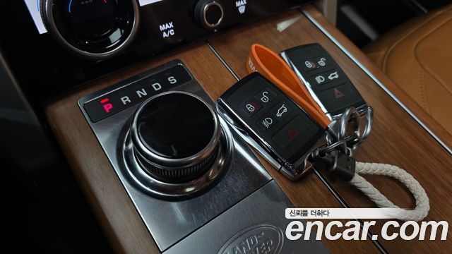 Land Rover Range Rover 2019 — photo 12