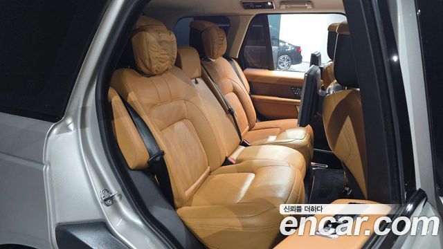 Land Rover Range Rover 2019 — photo 17